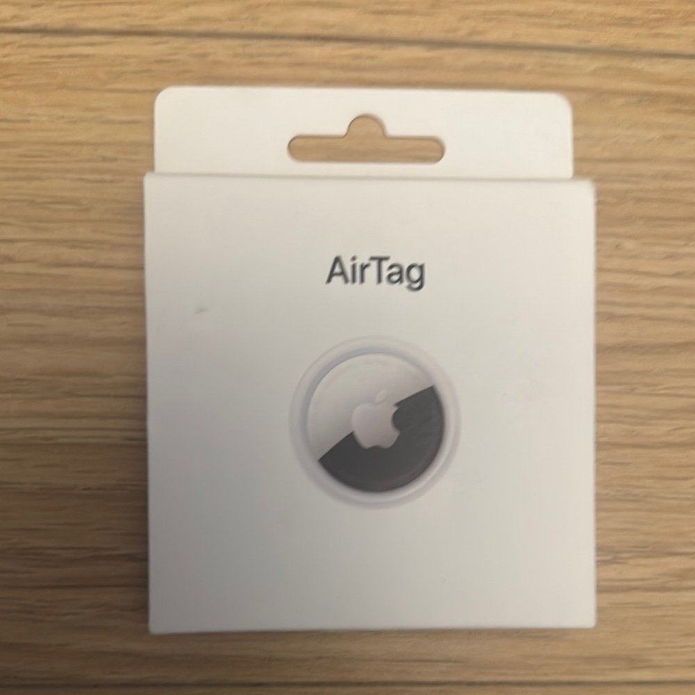 Apple AirTag. New, Sealed